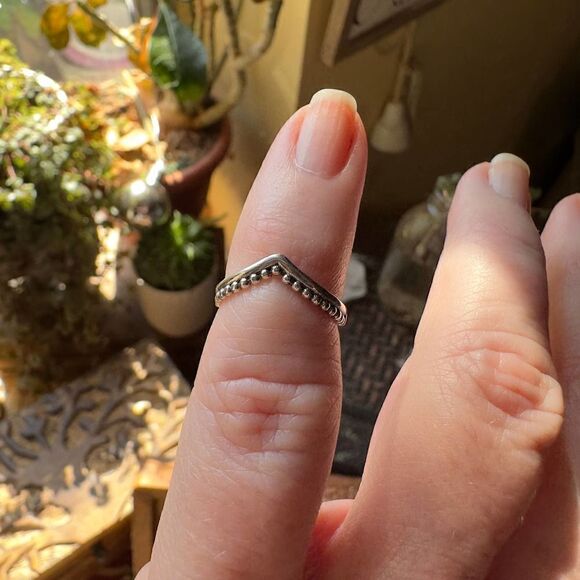 V-Shape Dotted Sterling Silver Toe Ring - Picture 4 of 5